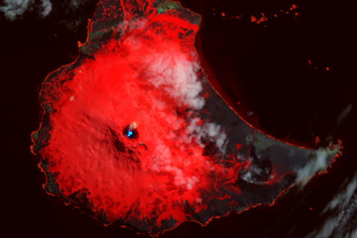 Lava Lake Discovered on Mount Michael