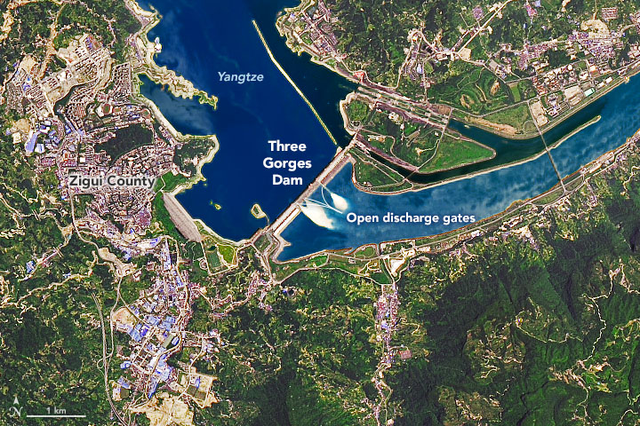 Yangtze Dams Spill Water