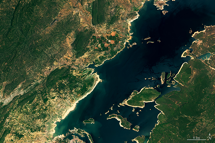 Low Water Level on Lake Kariba - related image preview