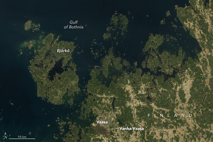 Satellite image of the Kvarken Archipelago of Finland. Many vegetated islands of a wide range of sizes contrast with the dark waters of the Gulf of Bothnia.
