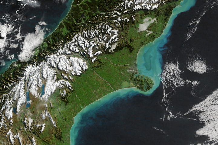 Late-Autumn Storm Lashes New Zealand